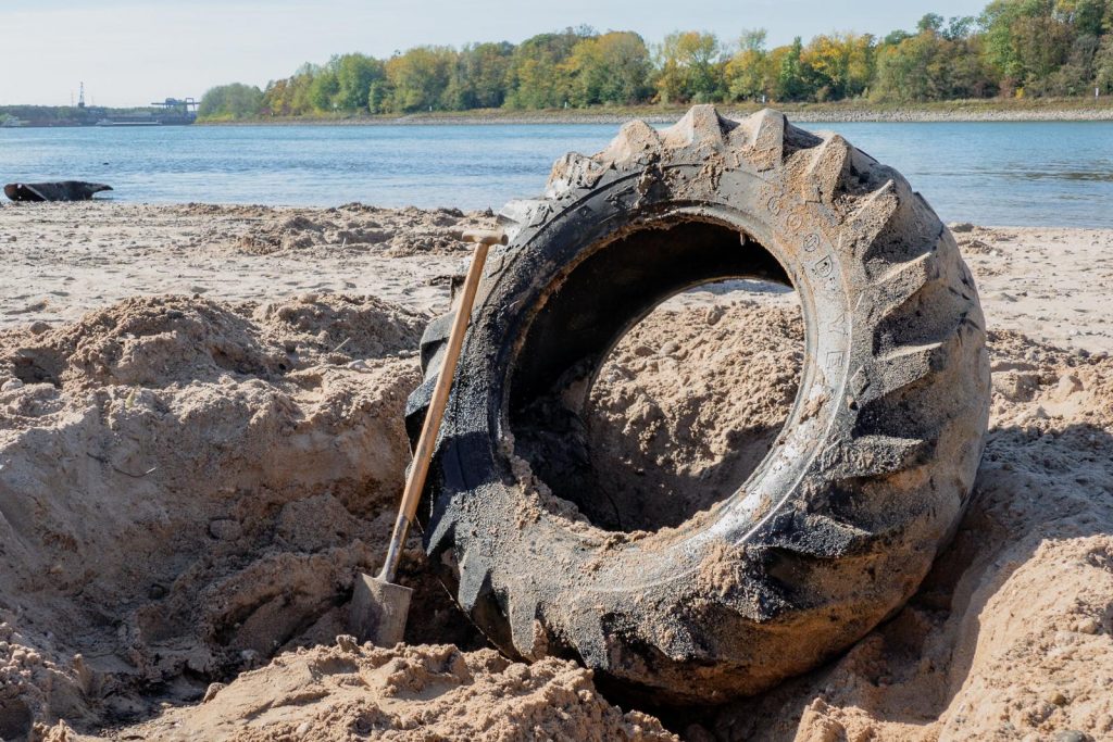Reifen im Rhein
